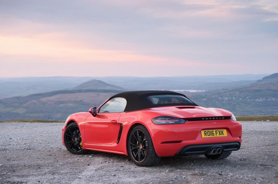  Porsche 718 Boxster S 2016 года  (UK) (фото 7 из 29)